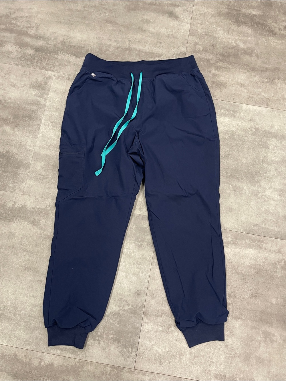 Sz Large 2 sets (4 pieces) navy blue, FIGS scrubs (Zamora joggers Catarina tops - Picture 6 of 15